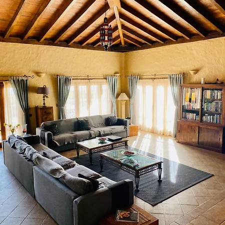 Large Heated Pool, Hot Tub, Bar, Games Room, Gym, 2 Caves, New Outdoor Kitchen וילה