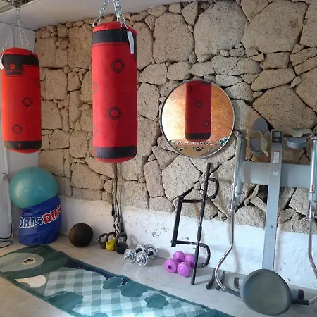 Large Heated Pool, Hot Tub, Bar, Games Room, Gym, 2 Caves, New Outdoor Kitchen