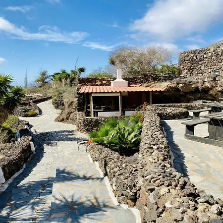 Large Heated Pool, Hot Tub, Bar, Games Room, Gym, 2 Caves, New Outdoor Kitchen Atogo