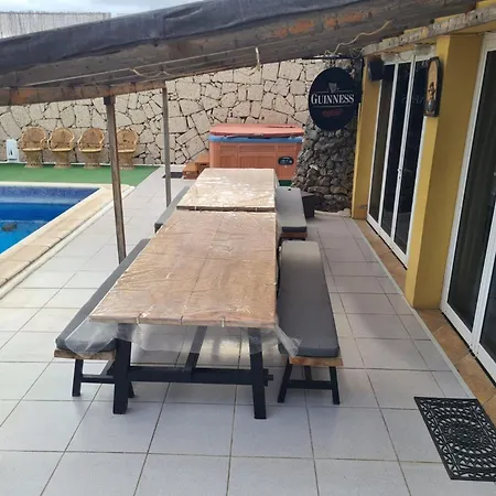 Large Heated Pool, Hot Tub, Bar, Games Room, Gym, 2 Caves, New Outdoor Kitchen Villa