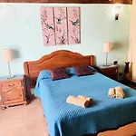 Large Heated Pool, Hot Tub, Bar, Games Room, Gym, 2 Caves, New Outdoor Kitchen *