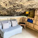 Large Heated Pool, Hot Tub, Bar, Games Room, Gym, 2 Caves, New Outdoor Kitchen Villa *