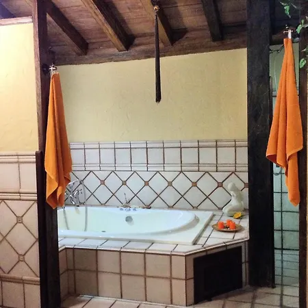 Toredo Large Heated Pool,hot Tub,bar/games Room,gym,cave, Free Wifi فيلة *