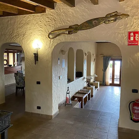 Large Heated Pool, Hot Tub, Bar, Games Room, Gym, 2 Caves, New Outdoor Kitchen