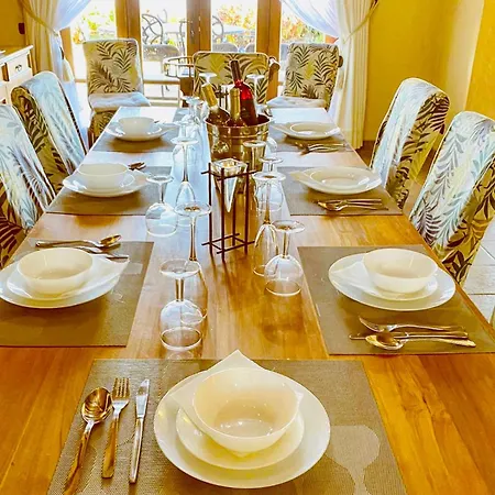 Large Heated Pool, Hot Tub, Bar, Games Room, Gym, 2 Caves, New Outdoor Kitchen Villa