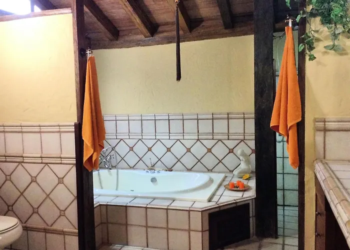 Large Heated Pool, Hot Tub, Bar, Games Room, Gym, 2 Caves, New Outdoor Kitchen Villa *