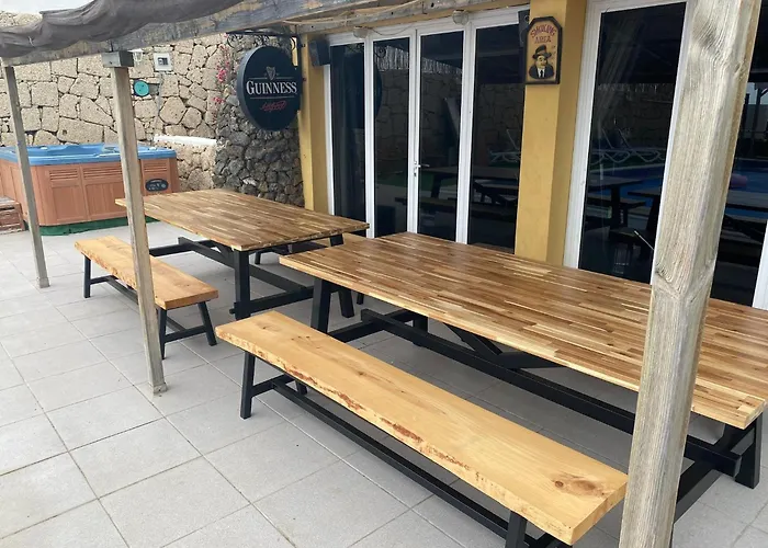 Large Heated Pool, Hot Tub, Bar, Games Room, Gym, 2 Caves, New Outdoor Kitchen Villa