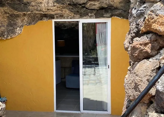 Willa Large Heated Pool, Hot Tub, Bar, Games Room, Gym, 2 Caves, New Outdoor Kitchen