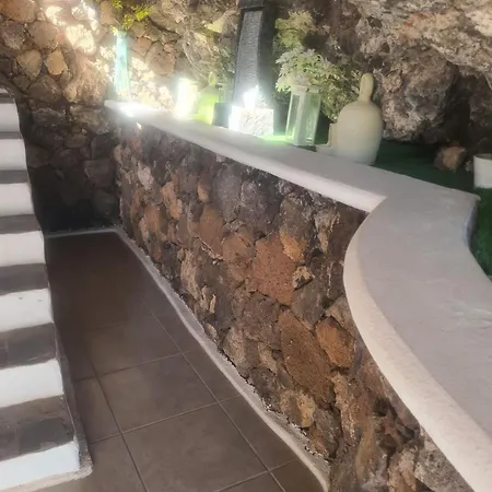 Large Heated Pool, Hot Tub, Bar, Games Room, Gym, 2 Caves, New Outdoor Kitchen Villa