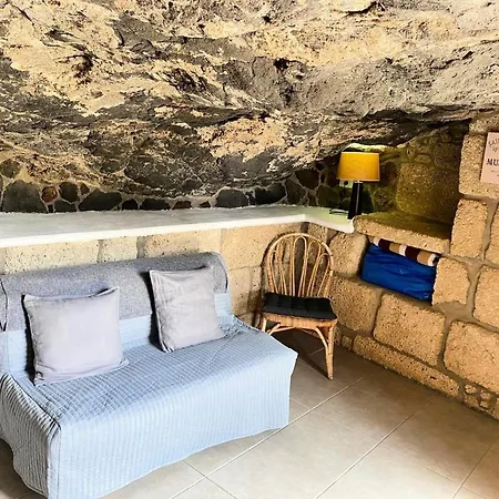 Large Heated Pool, Hot Tub, Bar, Games Room, Gym, 2 Caves, New Outdoor Kitchen Villa *
