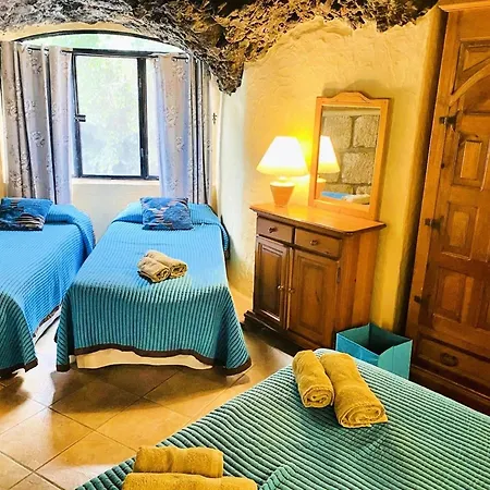 Large Heated Pool, Hot Tub, Bar, Games Room, Gym, 2 Caves, New Outdoor Kitchen Villa Atogo