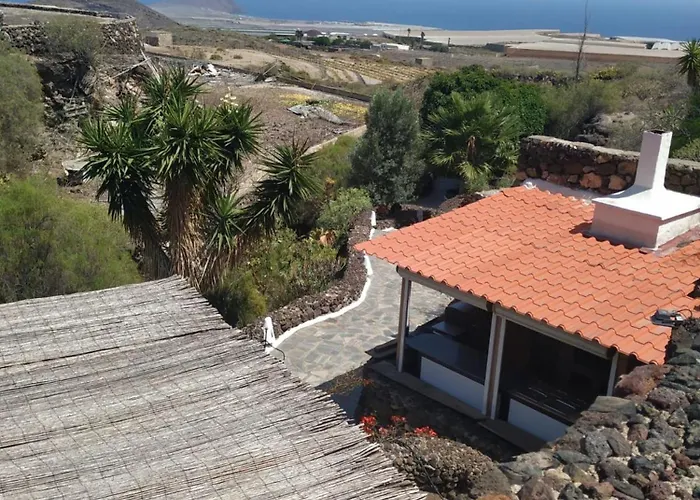 Large Heated Pool, Hot Tub, Bar, Games Room, Gym, 2 Caves, New Outdoor Kitchen *